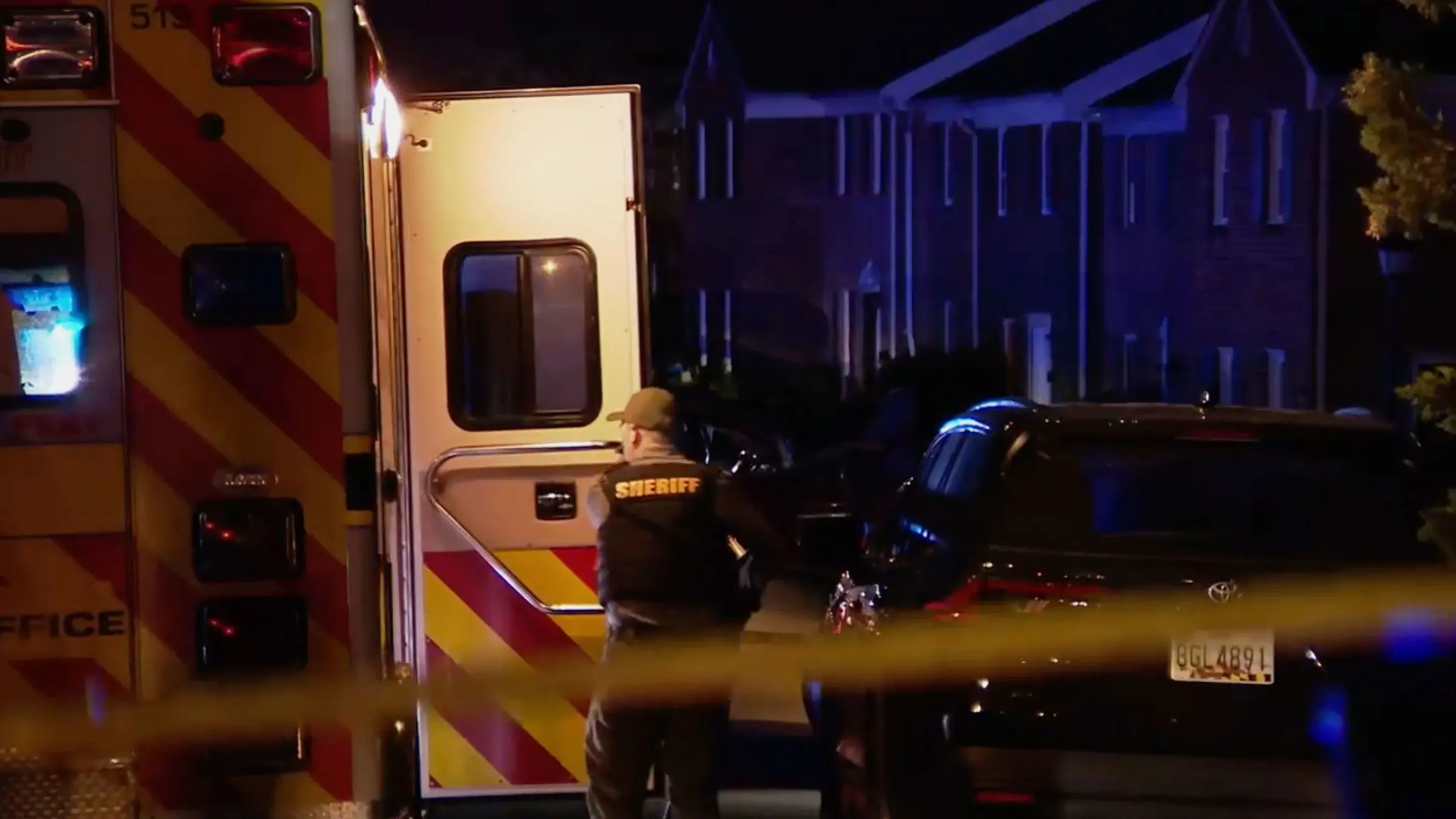 تحقيقات في موقع إطلاق نار في مقاطعة سبوتسيلفانيا بفيرجينيا، حيث يعمل رجال الشرطة على تأمين المنطقة بعد وقوع الحادث.