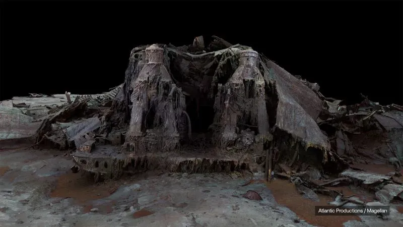 صورة توضح الهيكل المدمر لسفينة "تيتانيك" تحت الماء، مع تفاصيل دقيقة تعكس نتائج المسح ثلاثي الأبعاد الذي أجرته شركة ماجلان.