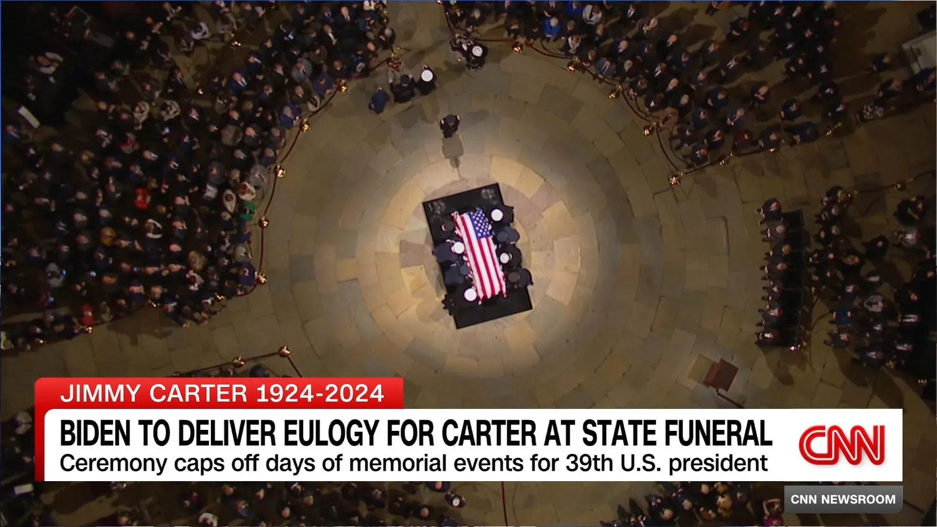 تجمع حشد كبير حول نعش الرئيس الأسبق جيمي كارتر المغطى بالعلم الأمريكي خلال جنازته الرسمية في واشنطن.