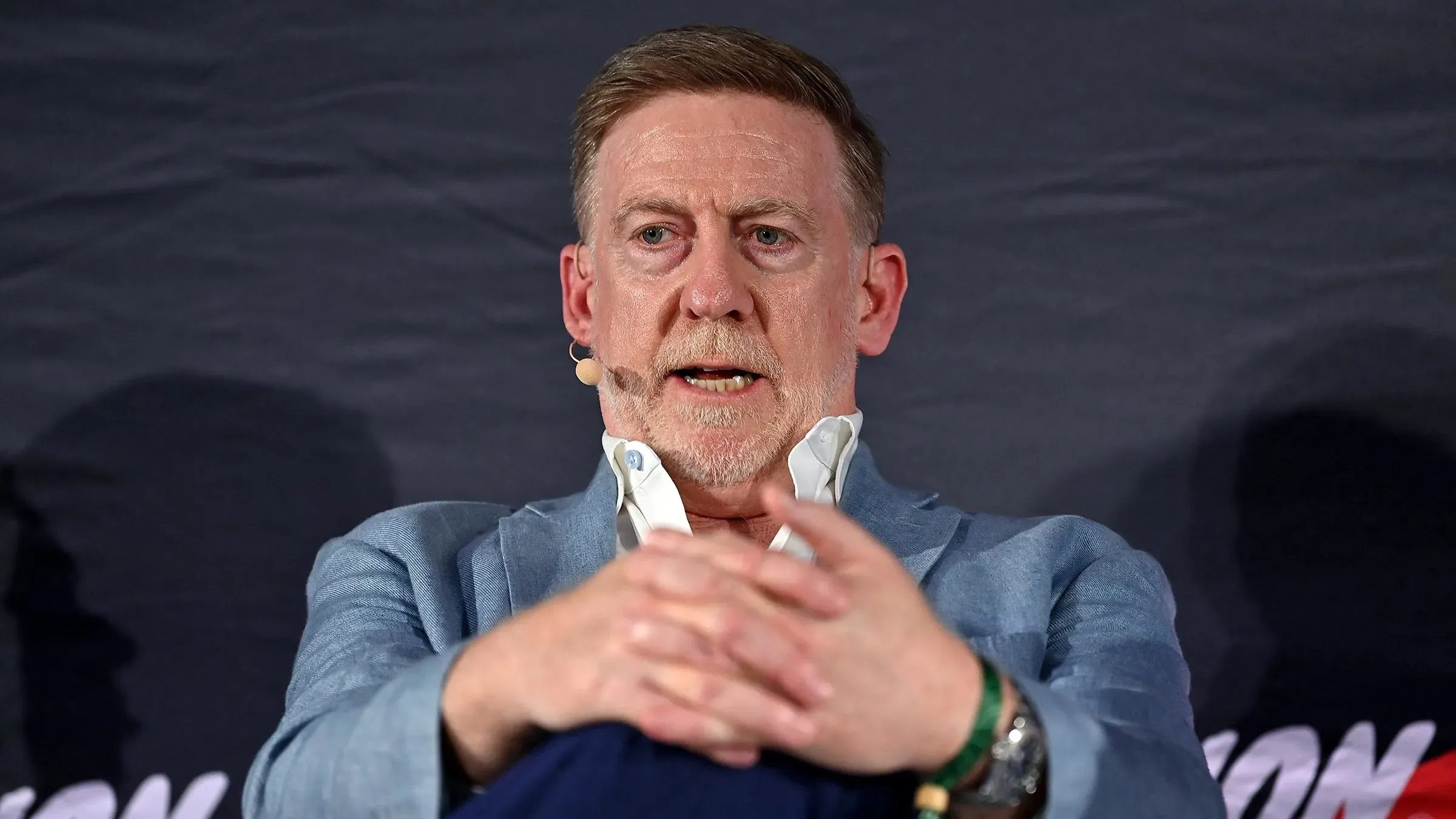 استقالة بيل أوينز، المنتج التنفيذي لبرنامج "60 دقيقة" على شبكة سي بي إس نيوز، وسط أزمة ثقة في وسائل الإعلام.