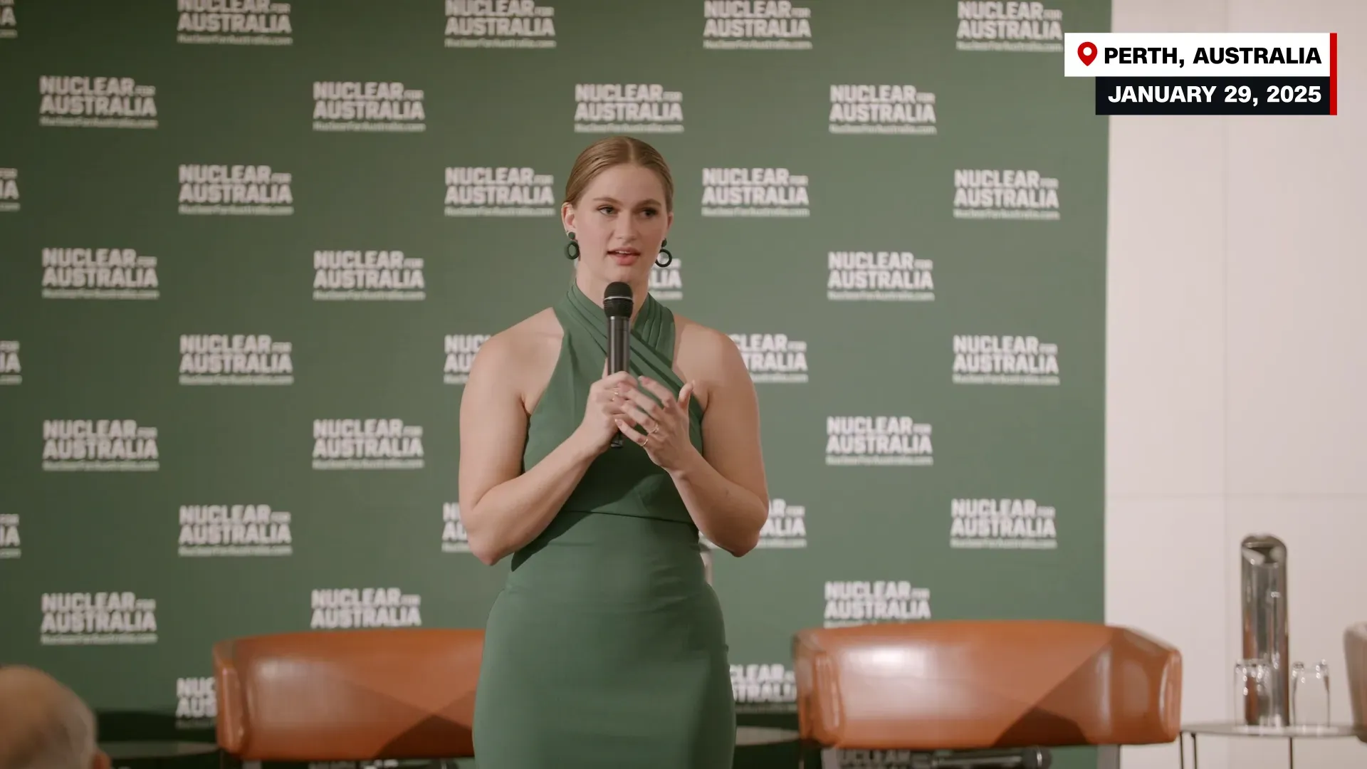 غريس ستانكه، المهندسة النووية وملكة جمال أمريكا السابقة، تتحدث في فعالية حول فوائد الطاقة النووية في أستراليا.
