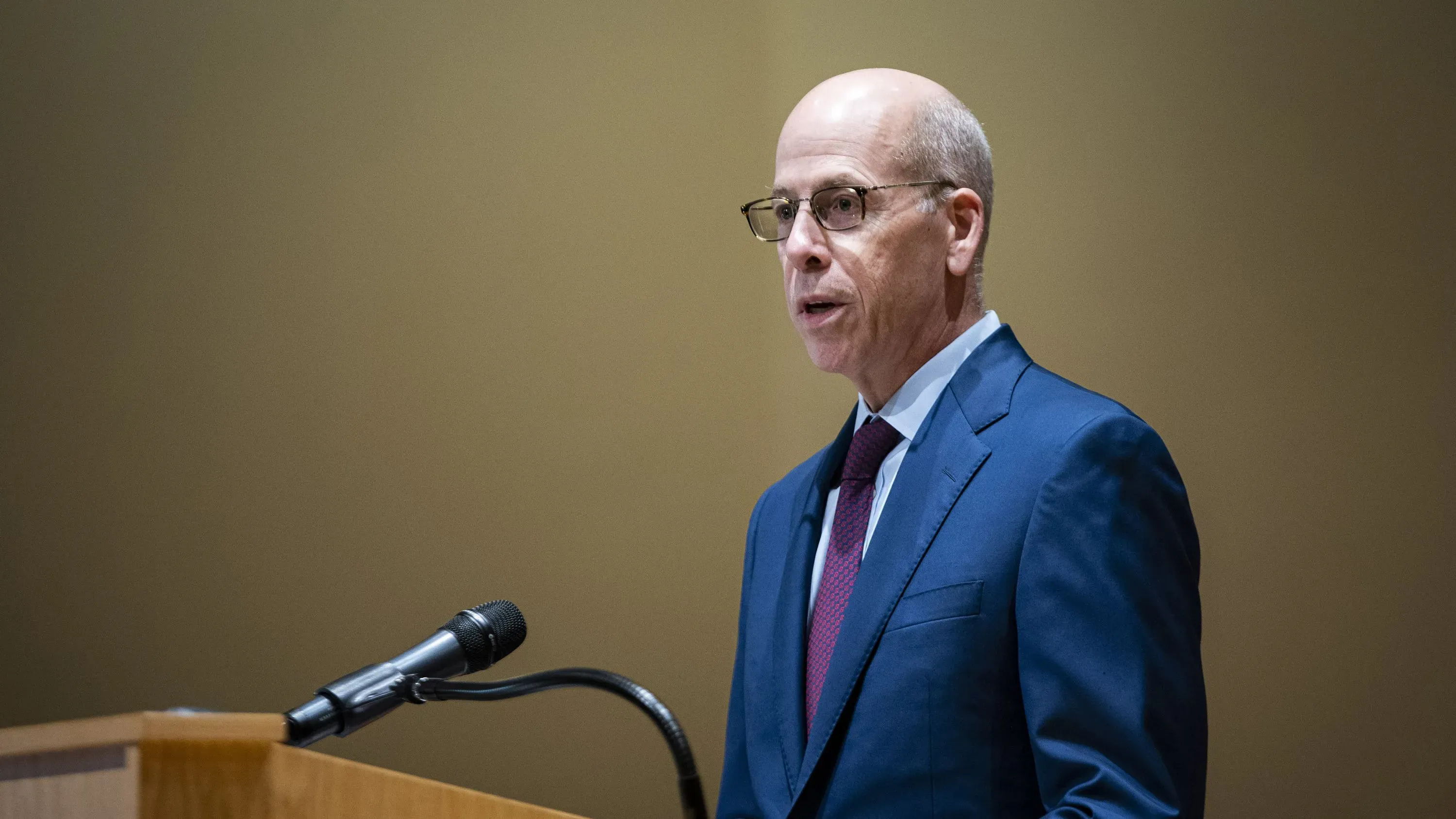 تقاعد دوغ أودونيل، القائم بأعمال مفوض مصلحة الضرائب الأمريكية، وسط تغييرات كبيرة في الوكالة، مع تعيين ميلاني كراوس كخلف له.