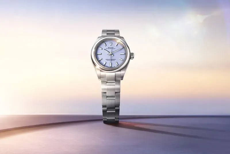 ساعة رولكس Oyster Perpetual Datejust 36 بتصميم أنيق، ميناء أزرق فاتح، وإطار من الفولاذ المقاوم للصدأ، تعكس الفخامة والابتكار في عالم الساعات.