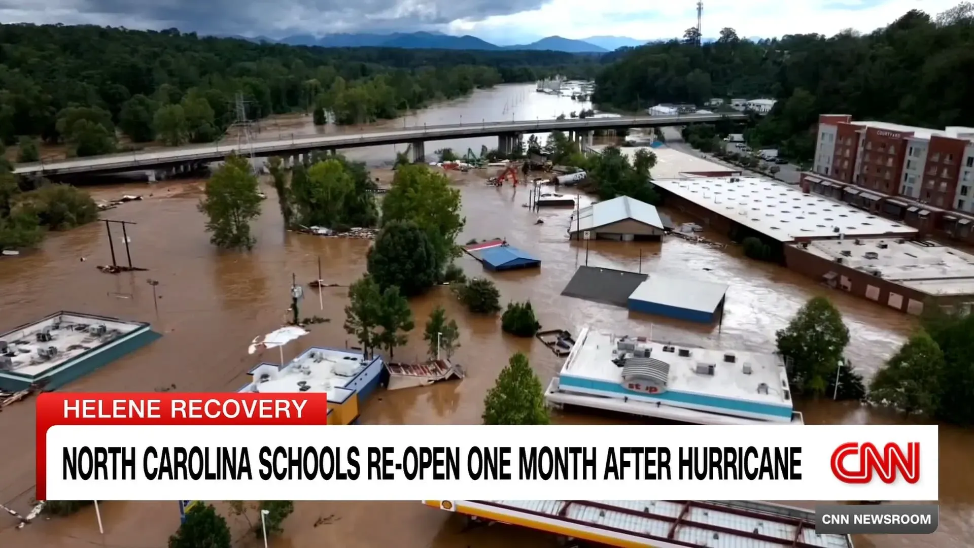 صور توضح الفيضانات في شمال كارولينا بعد إعصار هيلين، مع عودة المدارس للعمل بعد شهر من الكارثة.