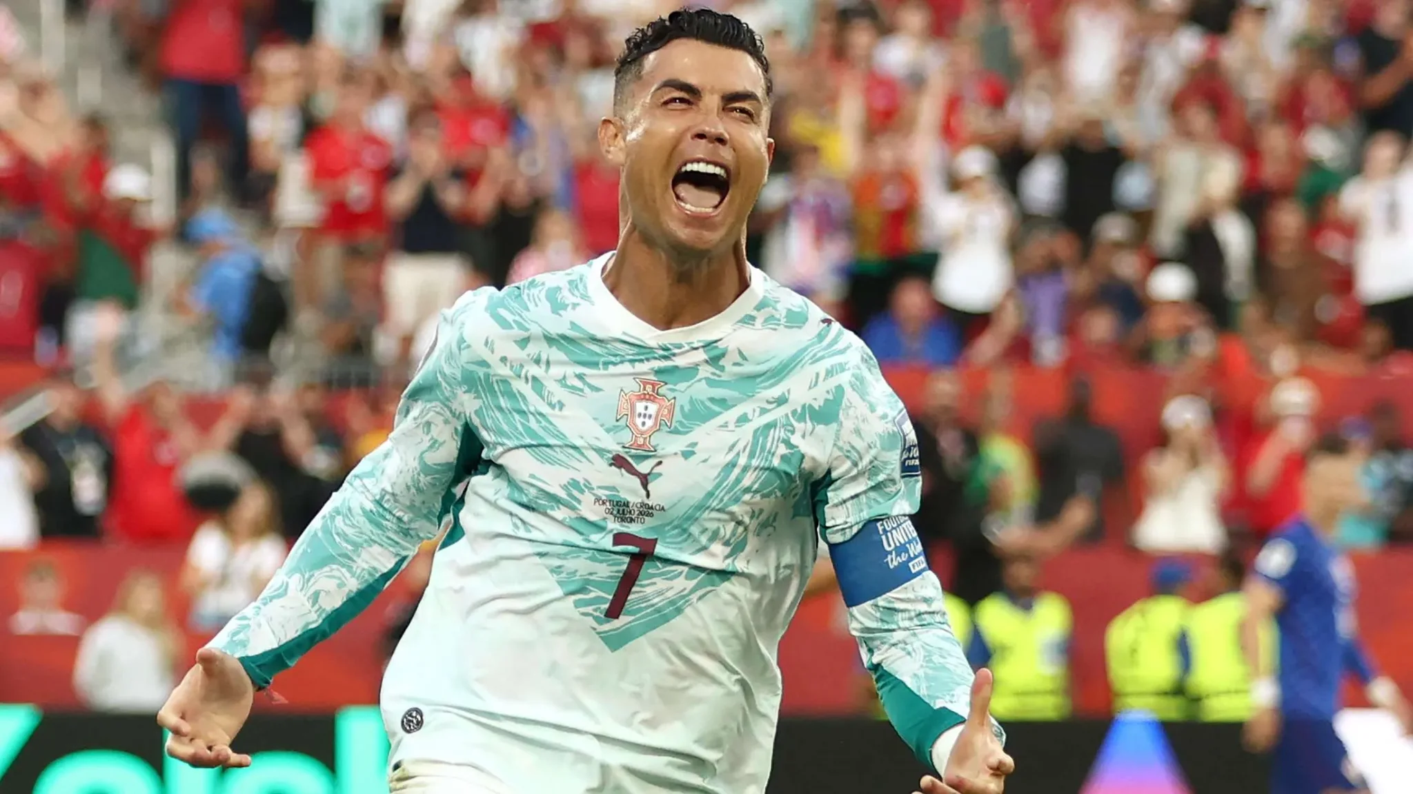 كريستيانو رونالدو يحتفل بهدفه في مونديال 2026 مع منتخب البرتغال وسط حماس الجماهير في المدرجات.