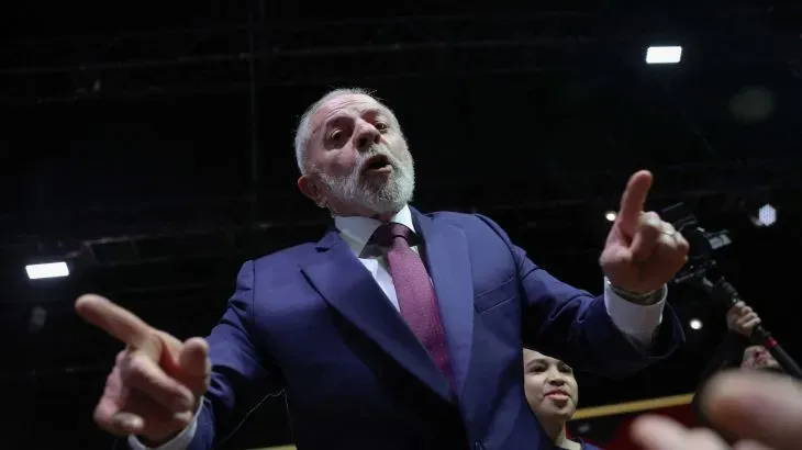 الرئيس البرازيلي لولا دا سيلفا يتحدث بحماس خلال قمة البريكس في ريو، مشددًا على ضرورة إنهاء الإبادة الجماعية في غزة.