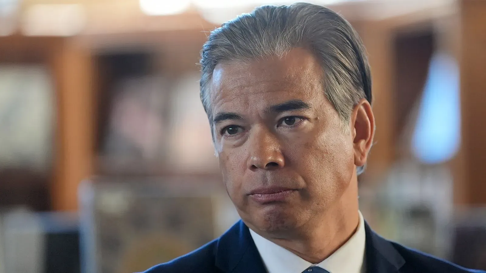 مدعي عام الولاية روب بونتا يتحدث عن اتهام ثلاثين ضابطًا في مركز احتجاز الأحداث بتسهيل الشجارات بين الشباب.