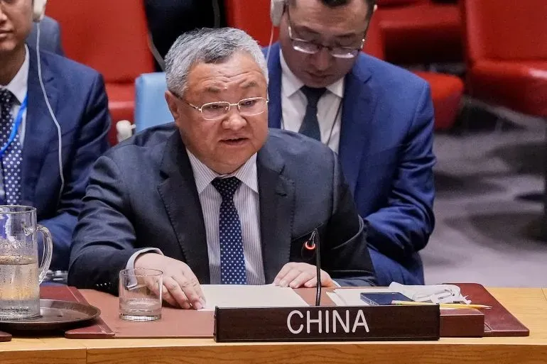 السفير الصيني لدى الأمم المتحدة، Fu Cong، يتحدث خلال جلسة حول الأوضاع في لبنان، مع التركيز على أهمية استمرار بعثة UNIFIL.