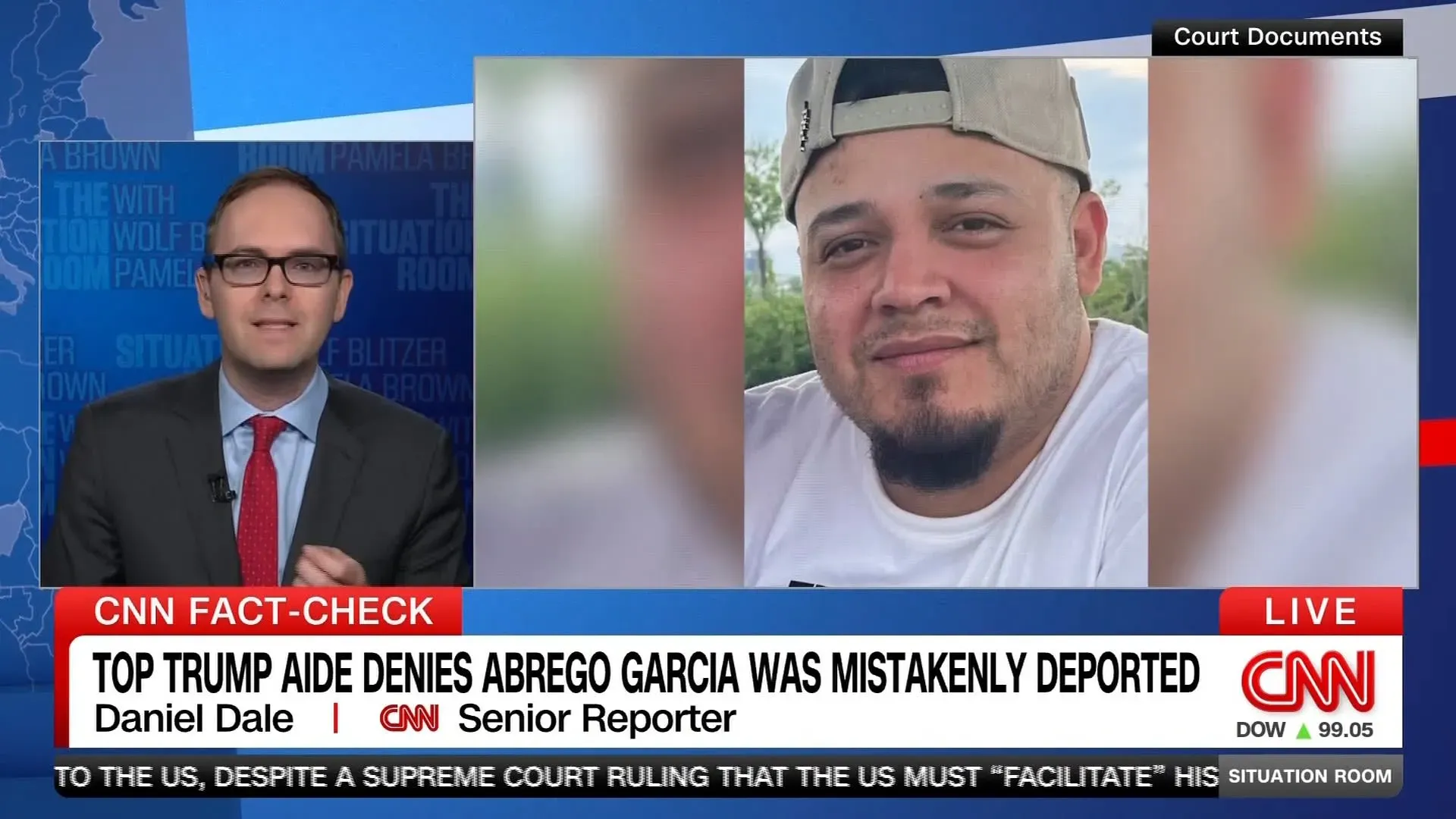 تظهر الصورة مراسل شبكة سي إن إن، دانيال ديل، وهو يناقش قضية كيلمار أبريغو غارسيا، الذي تم ترحيله عن طريق الخطأ.
