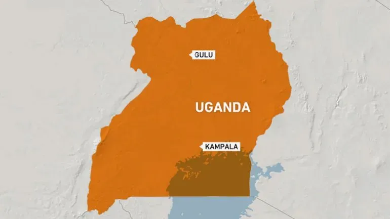 خريطة توضح موقع مدينتي كمبالا وغولو في أوغندا، مع التركيز على الطريق السريع الذي شهد حادثًا مروعًا أدى إلى وفاة 46 شخصًا.