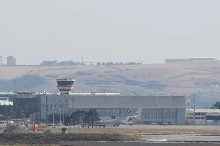 فقدان الاتصال مع طائرة رجال الأعمال التي كانت تقل رئيس أركان الجيش الليبي بالقرب من أنقرة، مع ظهور وميض ضوء أثناء الحادث.