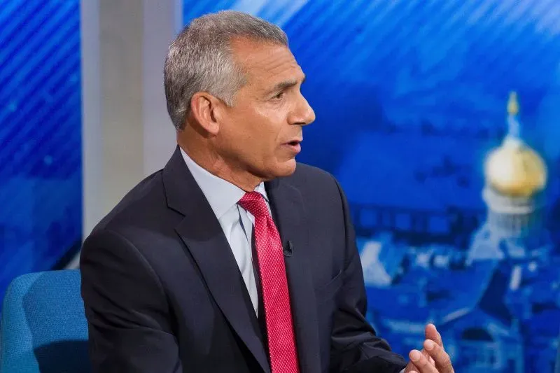 شاتاريللي، المرشح الجمهوري لمنصب حاكم نيوجيرسي، يتحدث خلال مناظرة، مع التركيز على دعم ترامب وأهمية الانتخابات المقبلة.