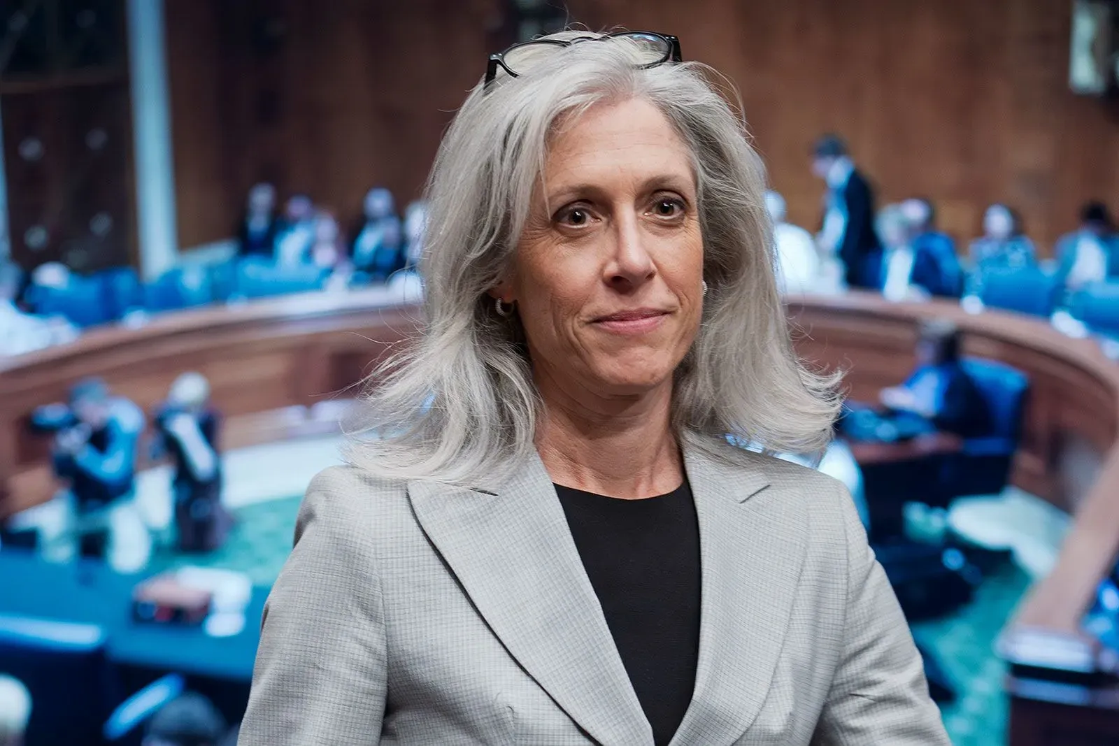 الدكتورة سوزان موناريز، الجديدة في قيادة مراكز مكافحة الأمراض والوقاية منها، تظهر في جلسة تأكيد تعيينها.