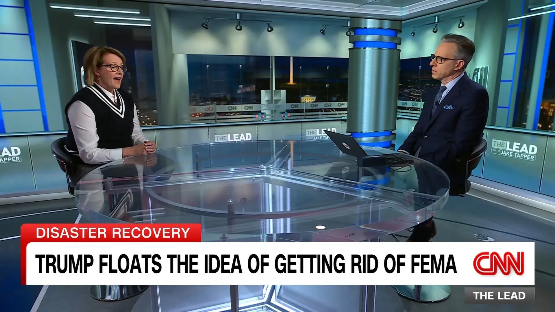 مقابلة على قناة CNN تتناول تصريحات ترامب حول إصلاح الوكالة الفيدرالية لإدارة الطوارئ، مع التركيز على تحديات إدارة الكوارث.