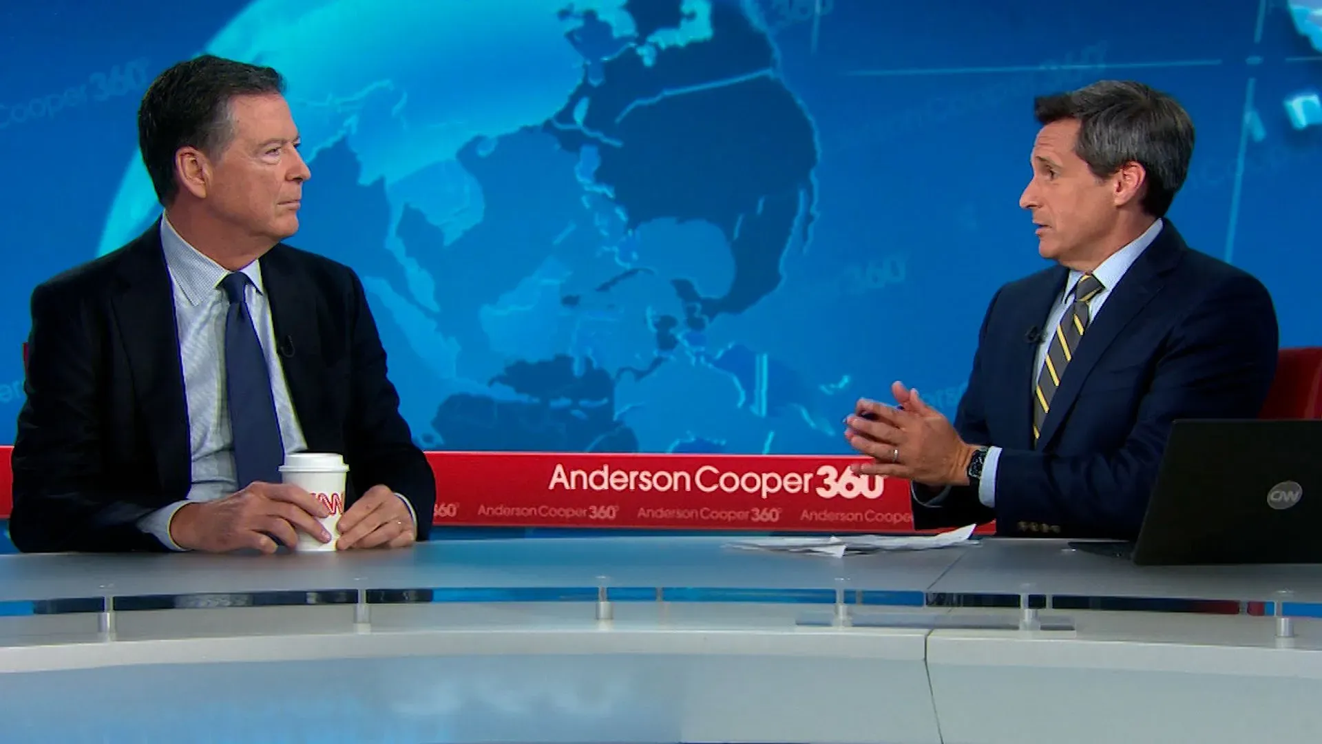 مقابلة مع جيمس كومي، المدير السابق لمكتب التحقيقات الفيدرالي، حول التحقيقات المتعلقة بالتدخل الروسي في الانتخابات الأمريكية.