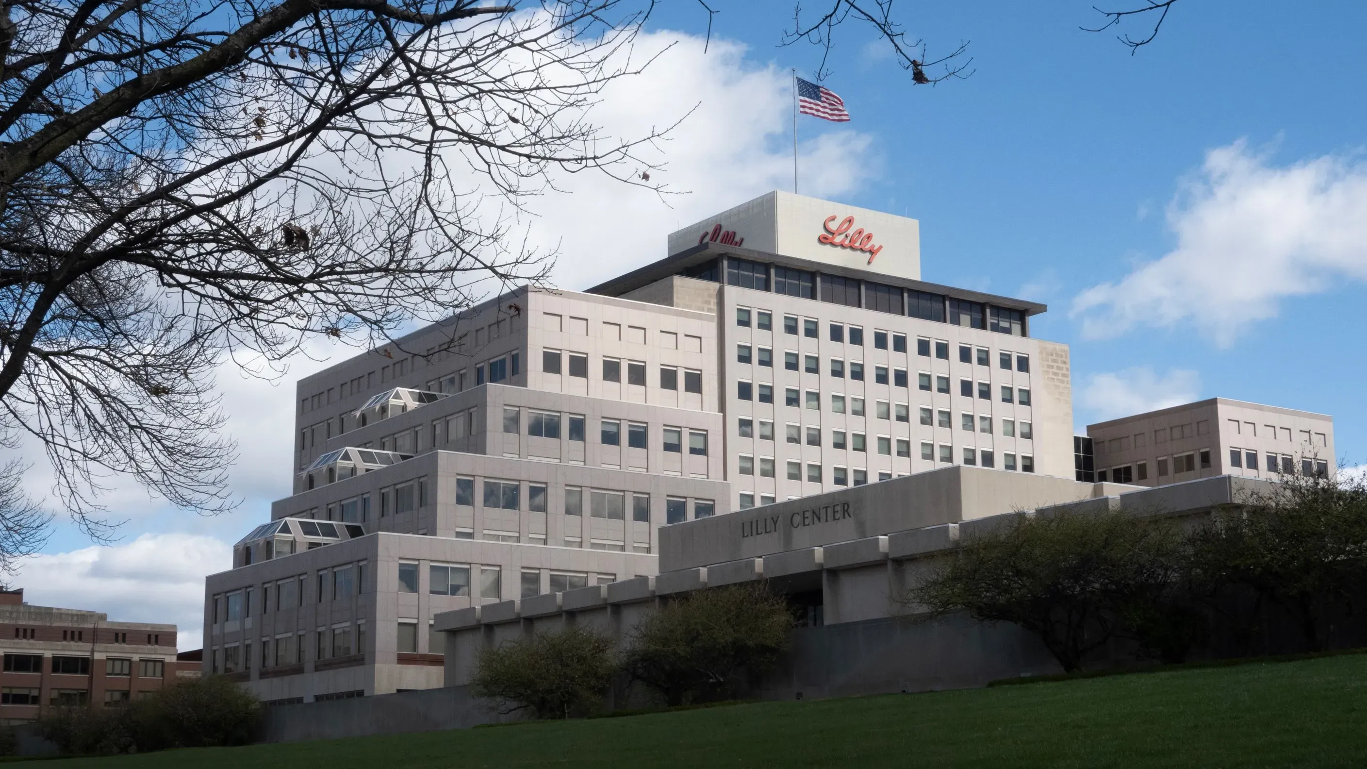 مبنى شركة "إيلي ليلي" في إنديانابوليس، حيث تم الإعلان عن نتائج تجارب دواء أورفورغليبرون لعلاج السكري وفقدان الوزن.
