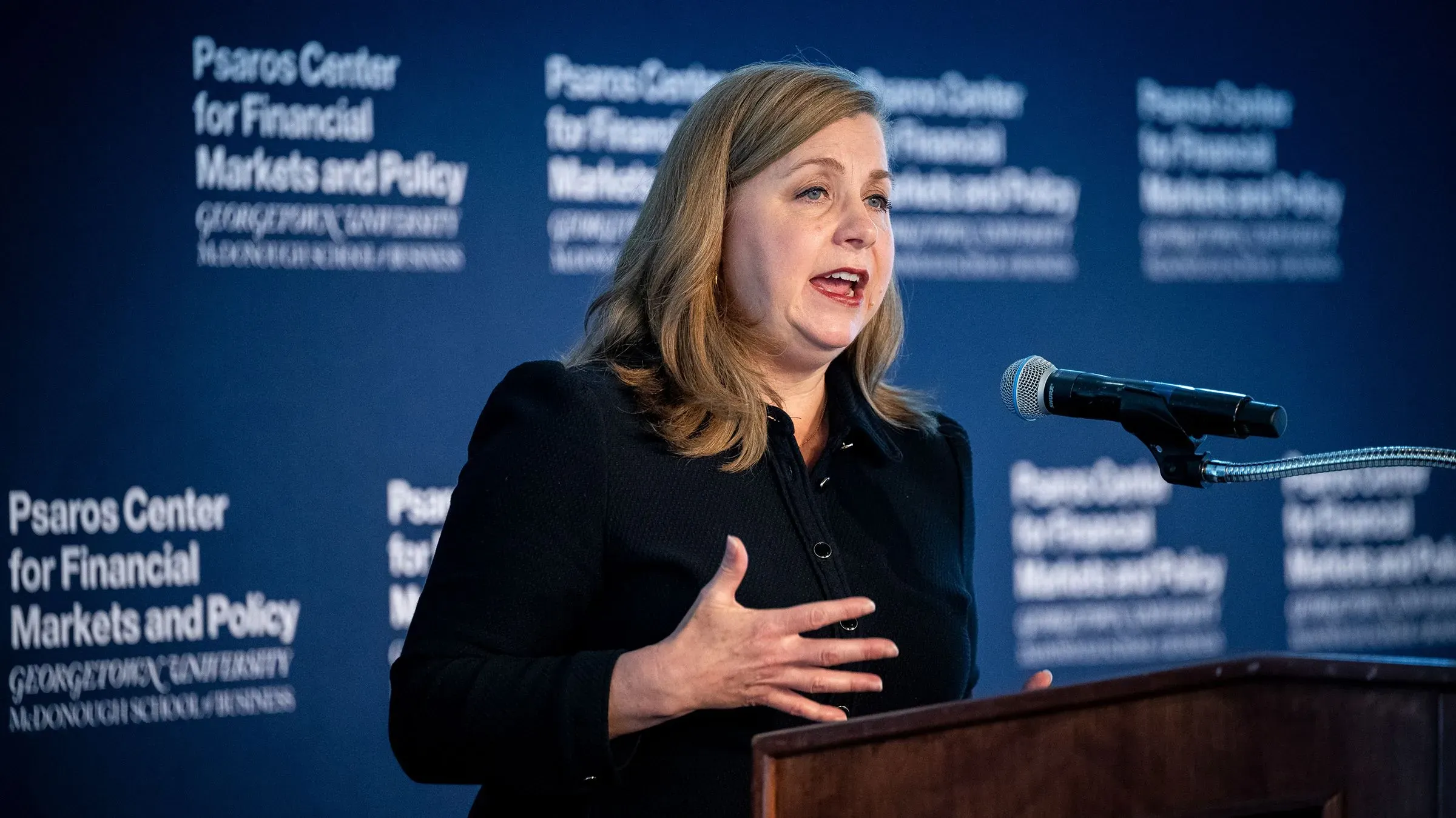 ميشيل بومان، نائب رئيس مجلس الاحتياطي الفيدرالي، تتحدث خلال حدث في مركز بزاروس لأسواق المال والسياسة، داعيةً لخفض أسعار الفائدة.