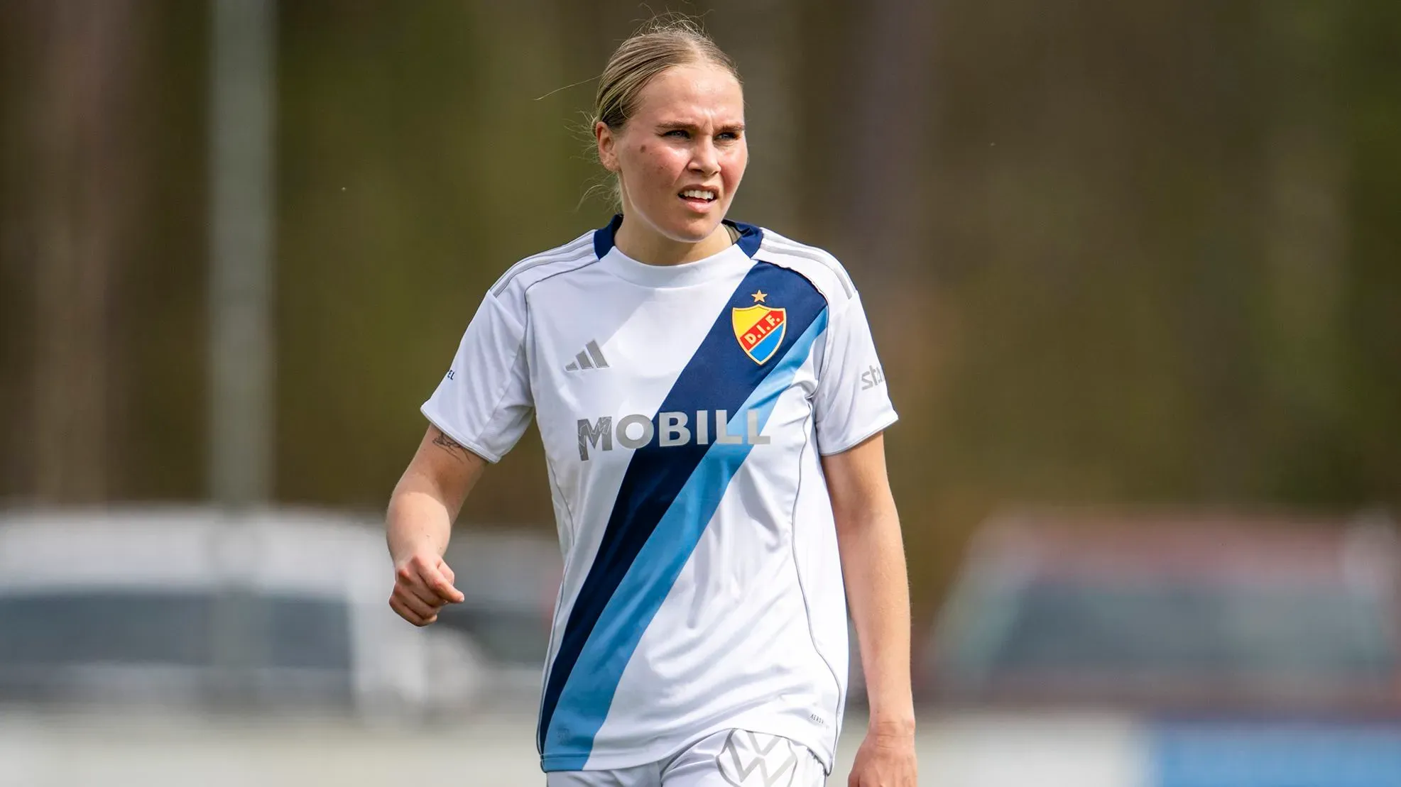 استدعت مديرة المنتخب الفنلندي للسيدات لاعبة تبلغ من العمر 51 عامًا عن طريق الخطأ، مما أثار ردود فعل حول استدعاء ستينا روسكانين.