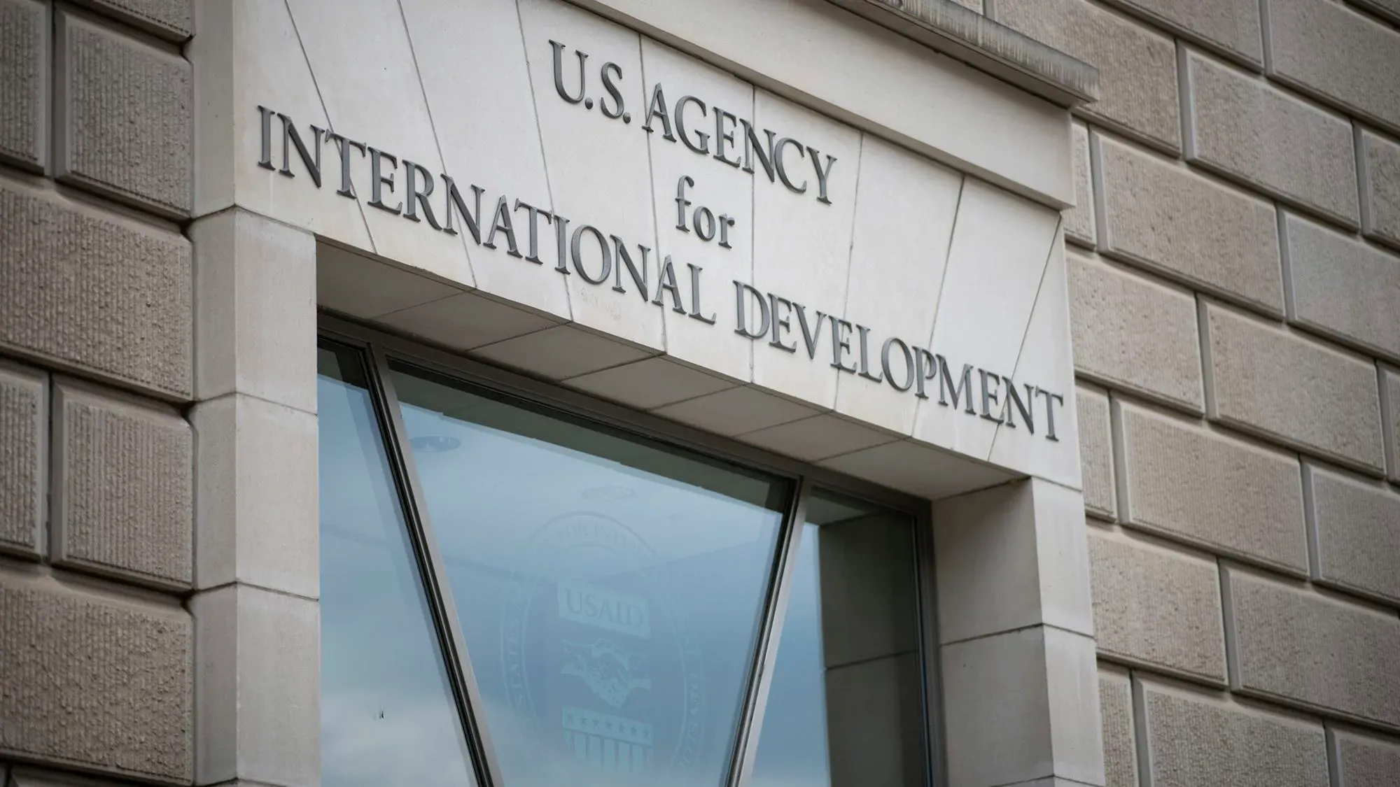 مبنى الوكالة الأمريكية للتنمية الدولية (USAID) في واشنطن، حيث دعا قادة سابقون لحماية دور الوكالة amid تقليصها.