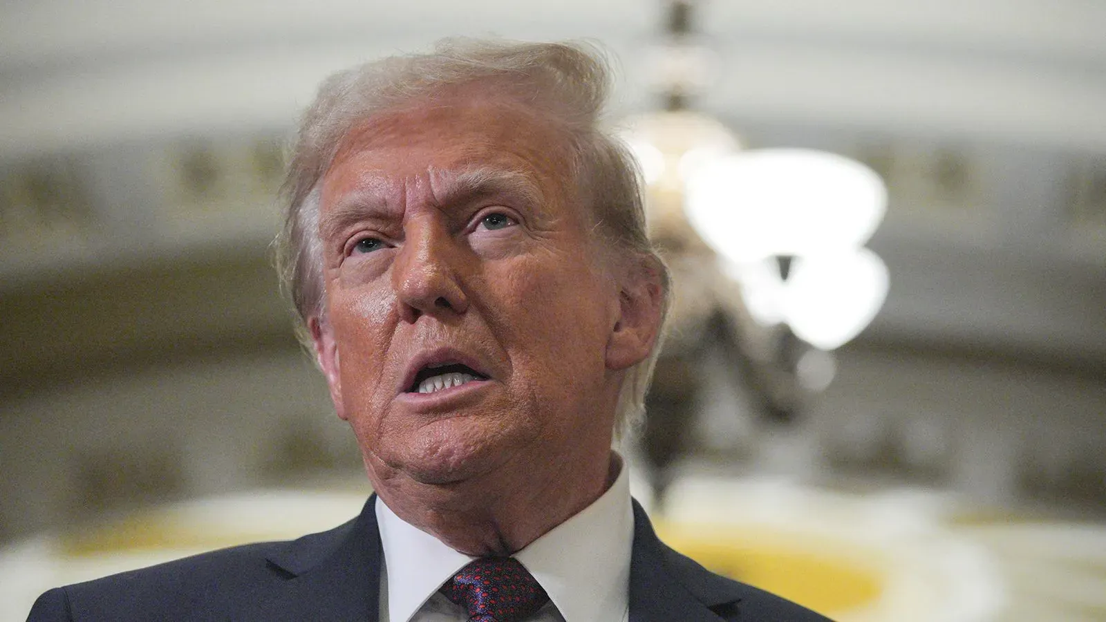 تقرير المستشار الخاص جاك سميث حول تحقيقه في قضية دونالد ترامب، مع التركيز على أحداث 6 يناير 2021 وتدخلات الانتخابات.