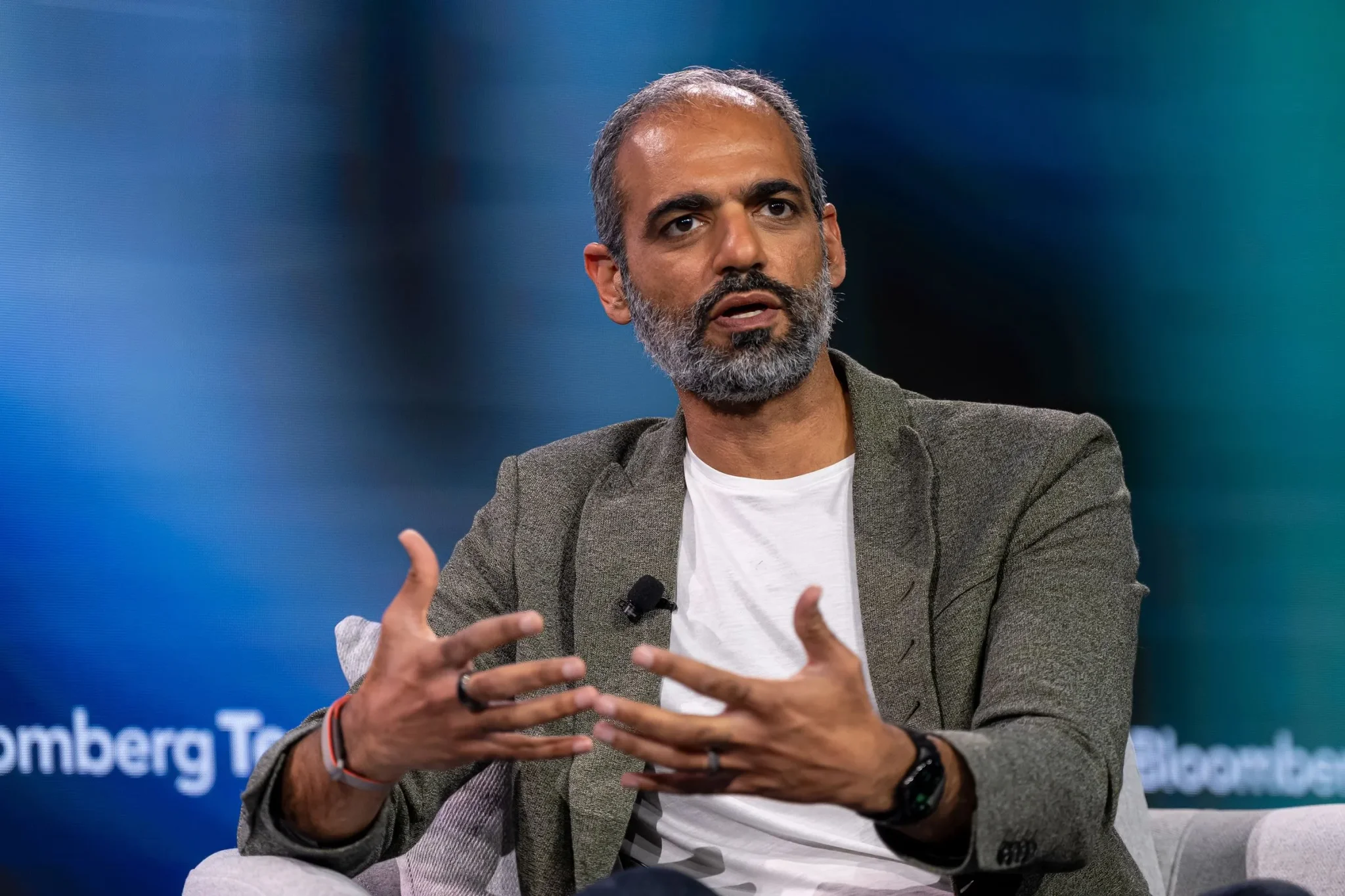 رئيس منظومة أندرويد في جوجل يتحدث عن مستقبل الذكاء الاصطناعي وتطوير هواتف Pixel الذكية لتحسين تجربة المستخدم.