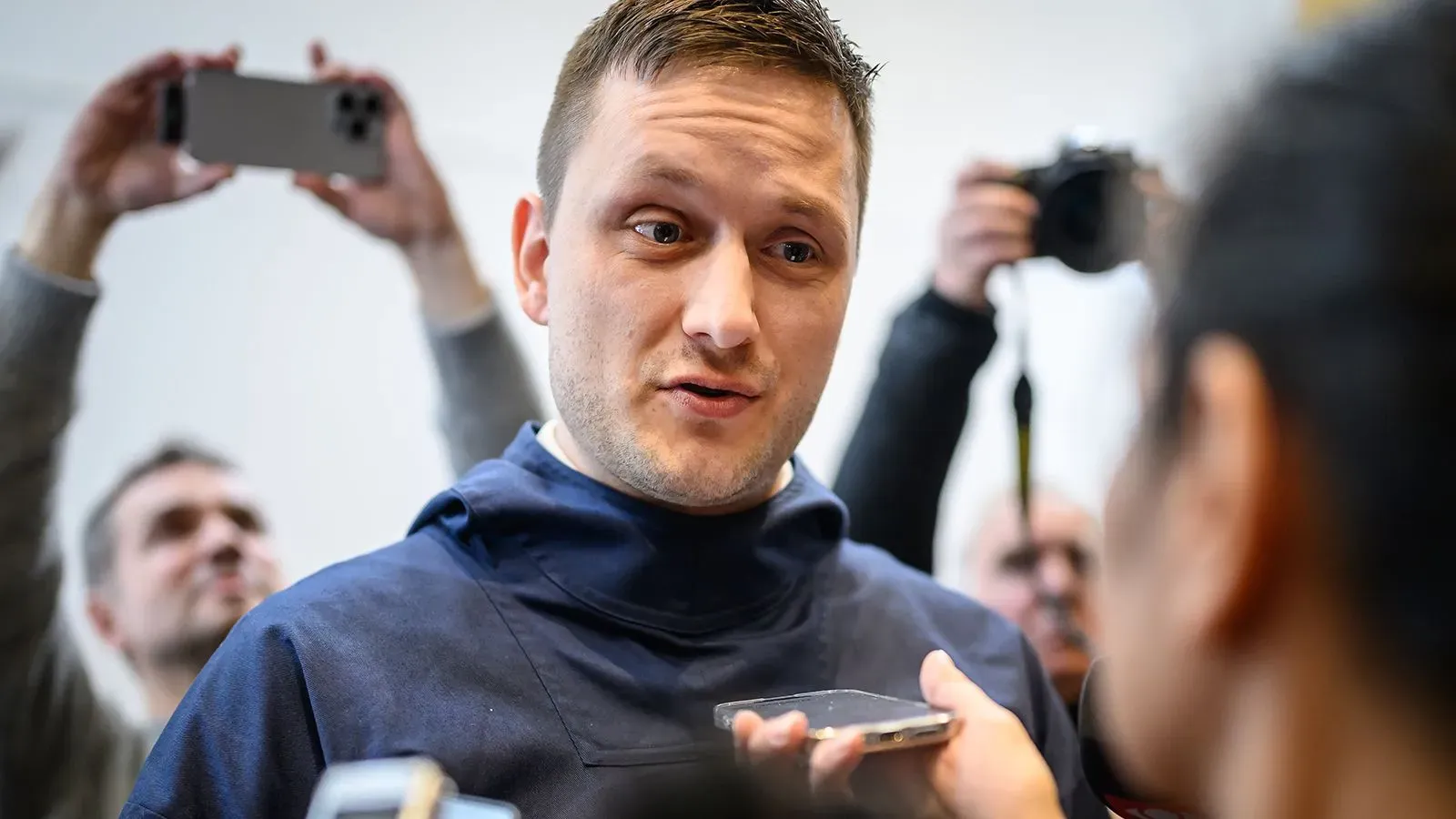 رد رئيس وزراء غرينلاند ينس فريدريك نيلسن على تصريحات ترامب حول السيطرة على غرينلاند، مؤكدًا حق الجزيرة في تقرير مصيرها.