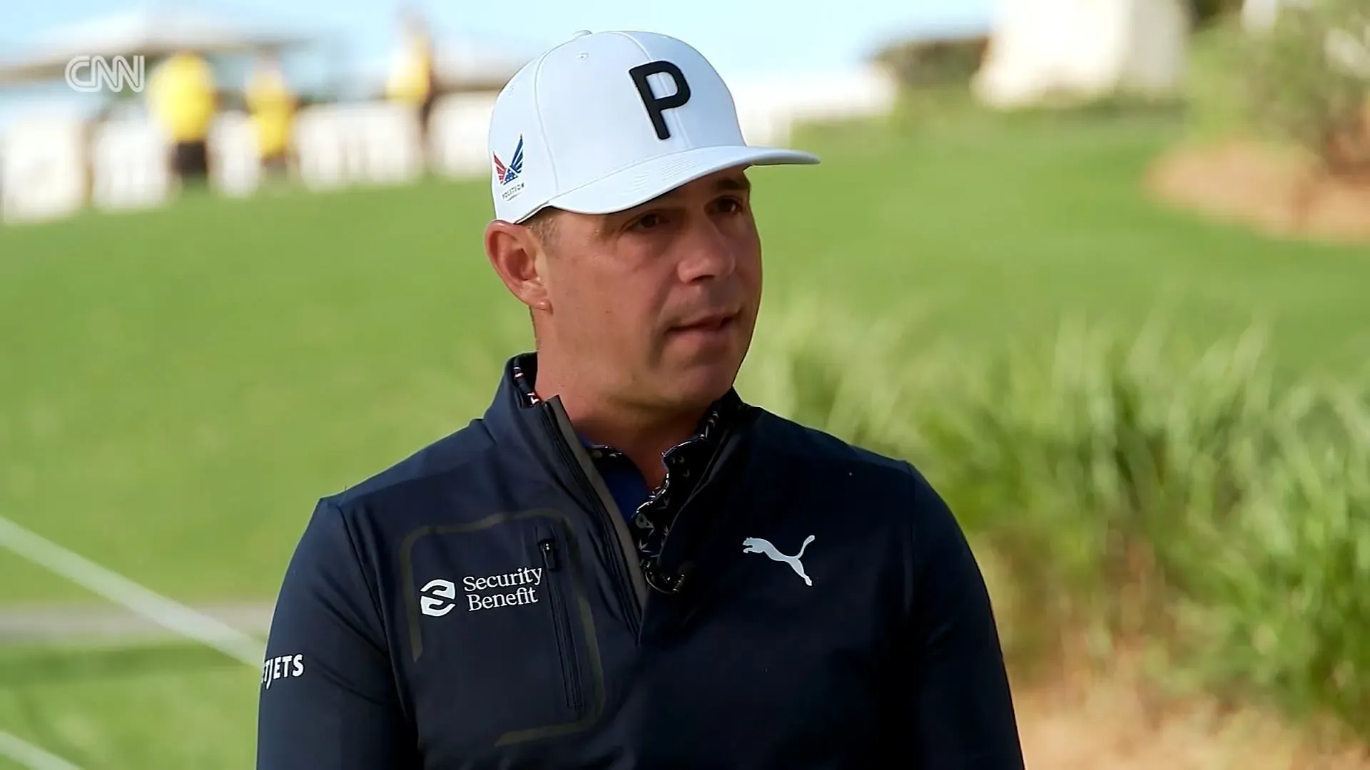 غاري وودلاند يتحدث خلال مقابلة، يعبر عن تجاربه الصعبة مع القلق والضغط النفسي بعد اكتشاف ورم في دماغه.