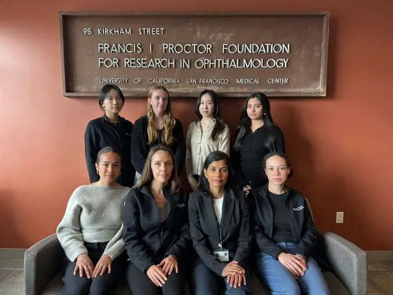 فريق بحثي في مؤسسة فرانسيس بروكتور بجامعة كاليفورنيا في سان فرانسيسكو، يركز على دراسة لقاح الهربس النطاقي وتأثيراته.