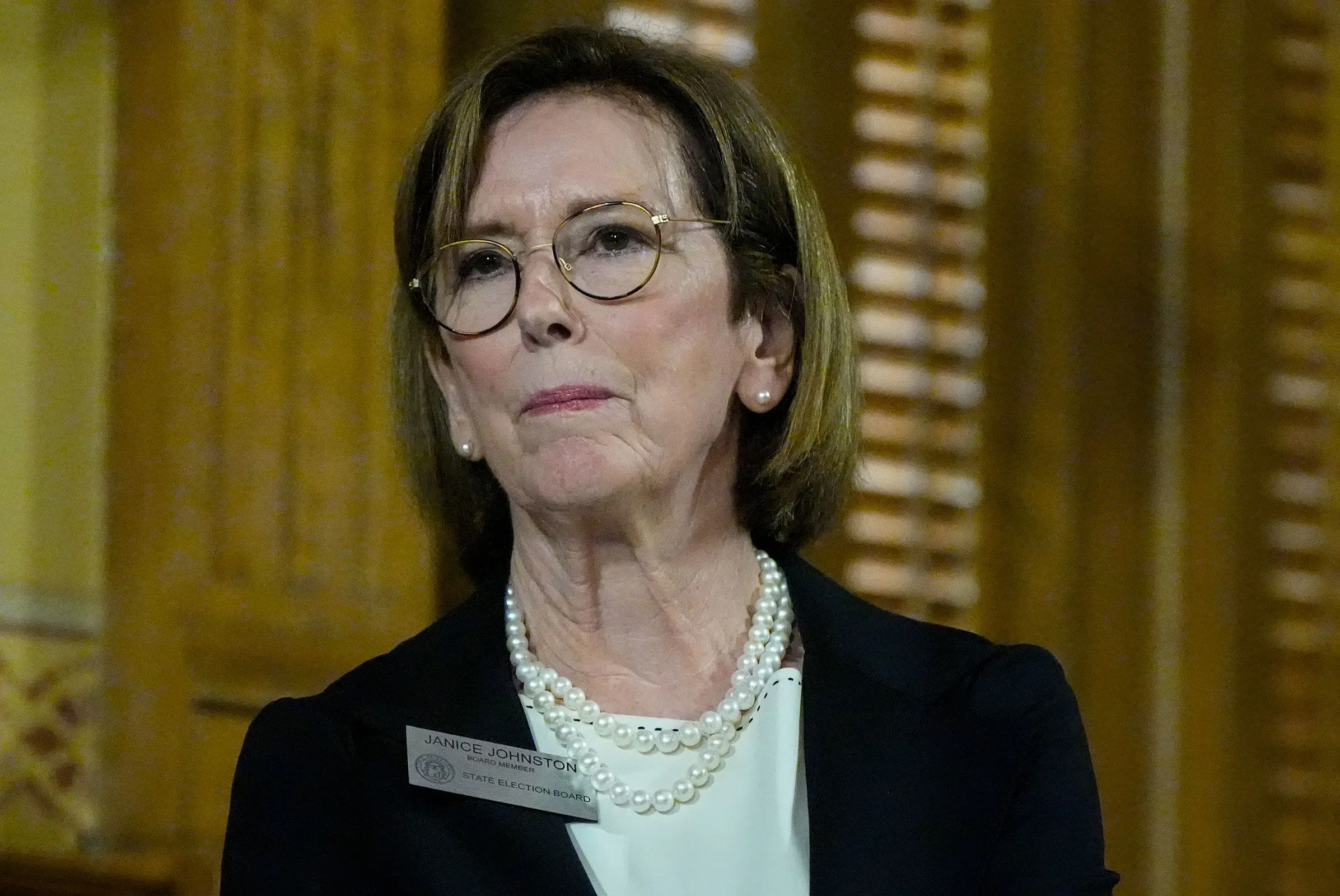 جانيس جونستون، نائبة رئيس لجنة الانتخابات في جورجيا، أثناء حديثها حول تحقيقات بطاقات الاقتراع في انتخابات 2020.