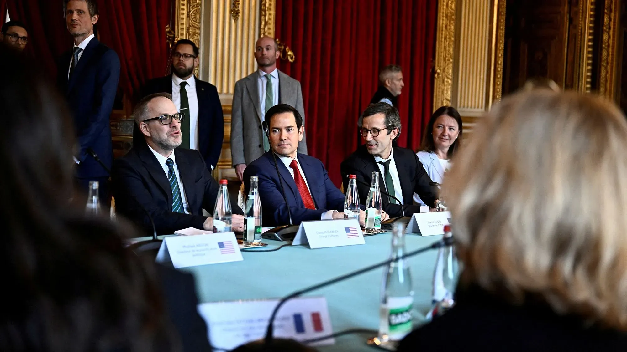 اجتماع وزراء خارجية أمريكيين وأوروبيين في باريس لمناقشة جهود إنهاء الحرب في أوكرانيا، مع التركيز على دعم الولايات المتحدة لأوكرانيا.