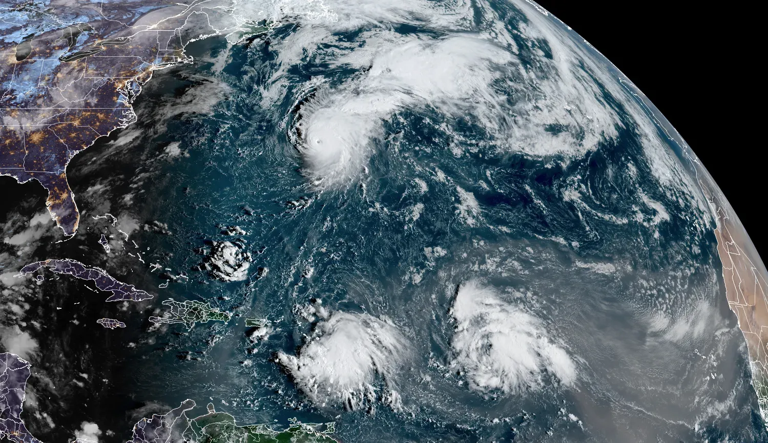 الإعصار غابرييل في المحيط الأطلسي، مع نشاط استوائي متزايد، وتأثيرات محتملة على برمودا والساحل الشرقي للولايات المتحدة.