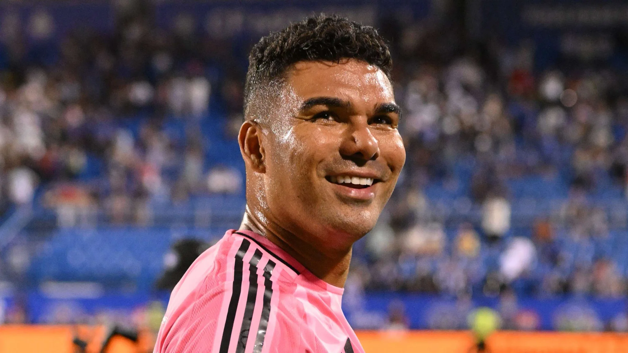 كاسيميرو مبتسم في ملعب ميامي بعد انضمامه رسمياً لفريق إنتر ميامي في دوري MLS لكرة القدم.