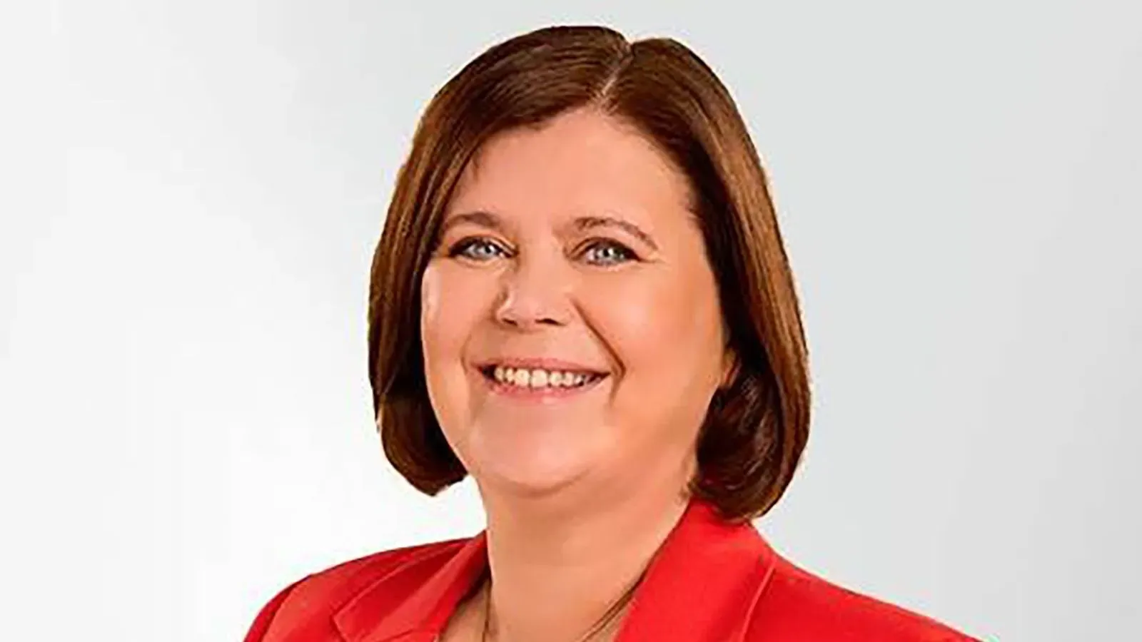 وزيرة الأطفال والتعليم في أيسلندا، أستيلدور لويا ثورسوتير، تبتسم في صورة رسمية بعد استقالتها بسبب فضيحة شخصية.