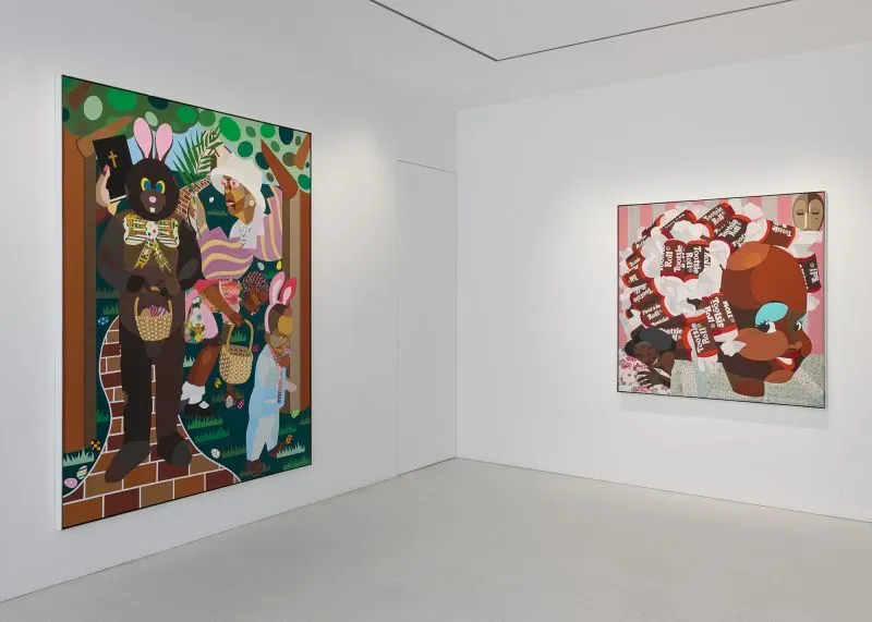 لوحة فنية لديريك آدامز تُظهر شخصيات ملونة تحتفل بعيد الفصح، مع تفاصيل تعكس الثقافة السوداء والبهجة في معرض "كوميديا الموقف".