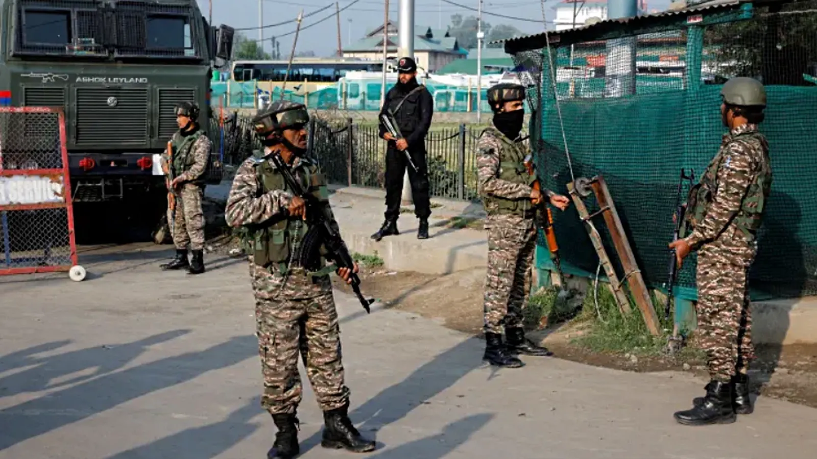 شعار قناة CNN مع عبارة "أخبار عاجلة"، يعكس الأحداث الجارية المتعلقة بهجوم كشمير ومقتل المسلحين المسؤولين عنه.