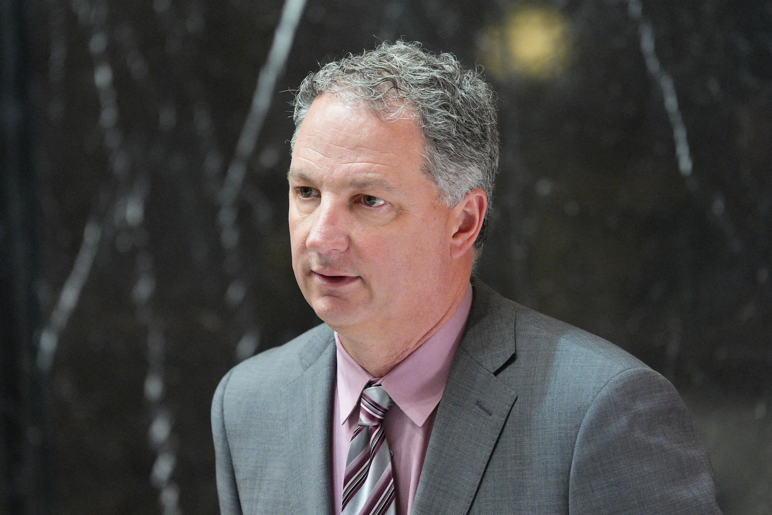 اجتماع لمشرعي إنديانا في البيت الأبيض لمناقشة إعادة تقسيم الدوائر الانتخابية، وسط ضغوط من الإدارة قبل انتخابات 2026.