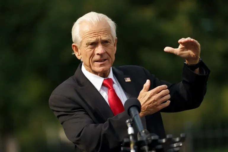 بيتر نافارو، المستشار التجاري للبيت الأبيض، يتحدث في مؤتمر صحفي، مع التركيز على قضايا النفط الروسي وتأثيرها على العلاقات الأمريكية الهندية.