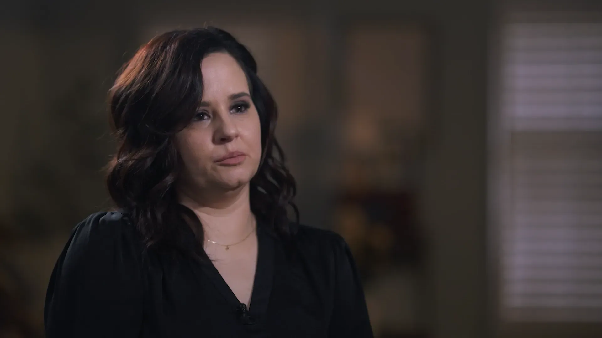 ليندا غولدينغ تتحدث عن معاناة زوجها السابق جيمس غولدينغ بعد خدمته في فيتنام، وتأثير ذلك على حياته ومطالبتها بمزايا الوفاة.