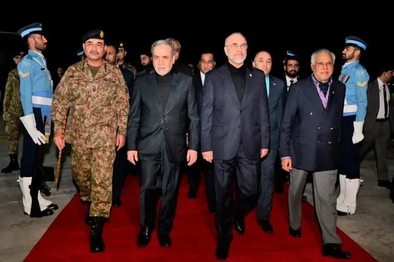 وصول كبار المسؤولين الإيرانيين إلى إسلام آباد للمشاركة في محادثات وقف إطلاق النار، وسط أجواء أمنية متوترة.