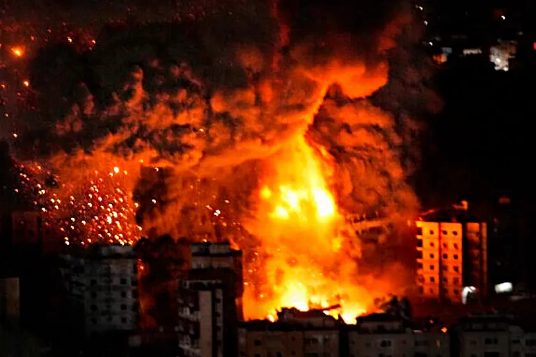 خبر عاجل عن الهجمات الإسرائيلية على بيروت بعد هجوم حزب الله، مع التركيز على تصاعد التوترات في المنطقة.