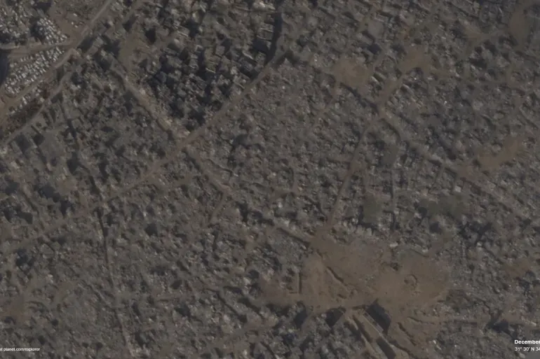 صورة للأقمار الصناعية تظهر الدمار الواسع في غزة، مع تدمير المباني والبنية التحتية المدنية بعد وقف إطلاق النار.