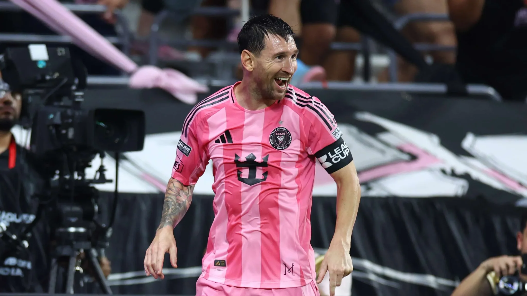 ليونيل ميسي يحتفل بهدفه مع إنتر ميامي في مباراة Leagues Cup، مؤكدًا عودته القوية بعد كأس العالم.