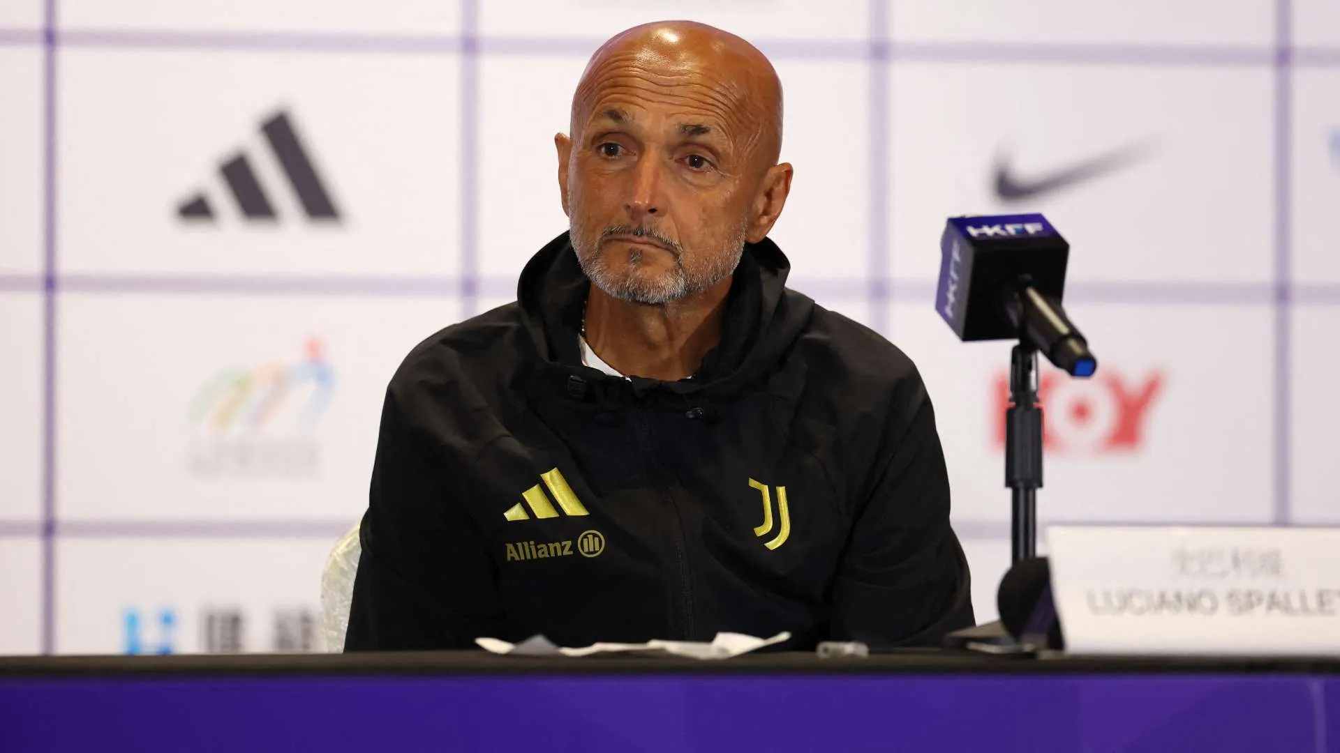 لوشيا سباليتي مدرب يوفنتوس في مؤتمر صحفي يتحدث عن تحديات بناء الفريق والوجوه الجديدة وسط ضغوط الدوري الإيطالي ودوري أبطال أوروبا.