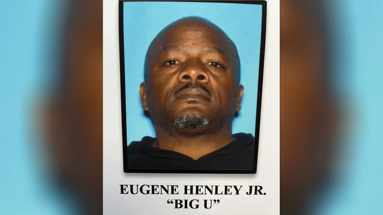 صورة ليوجين هينلي جونيور، المعروف بـ "بيغ يو"، زعيم عصابة في لوس أنجلوس، الذي تم اعتقاله بتهم متعددة تشمل الابتزاز والاتجار بالمخدرات.
