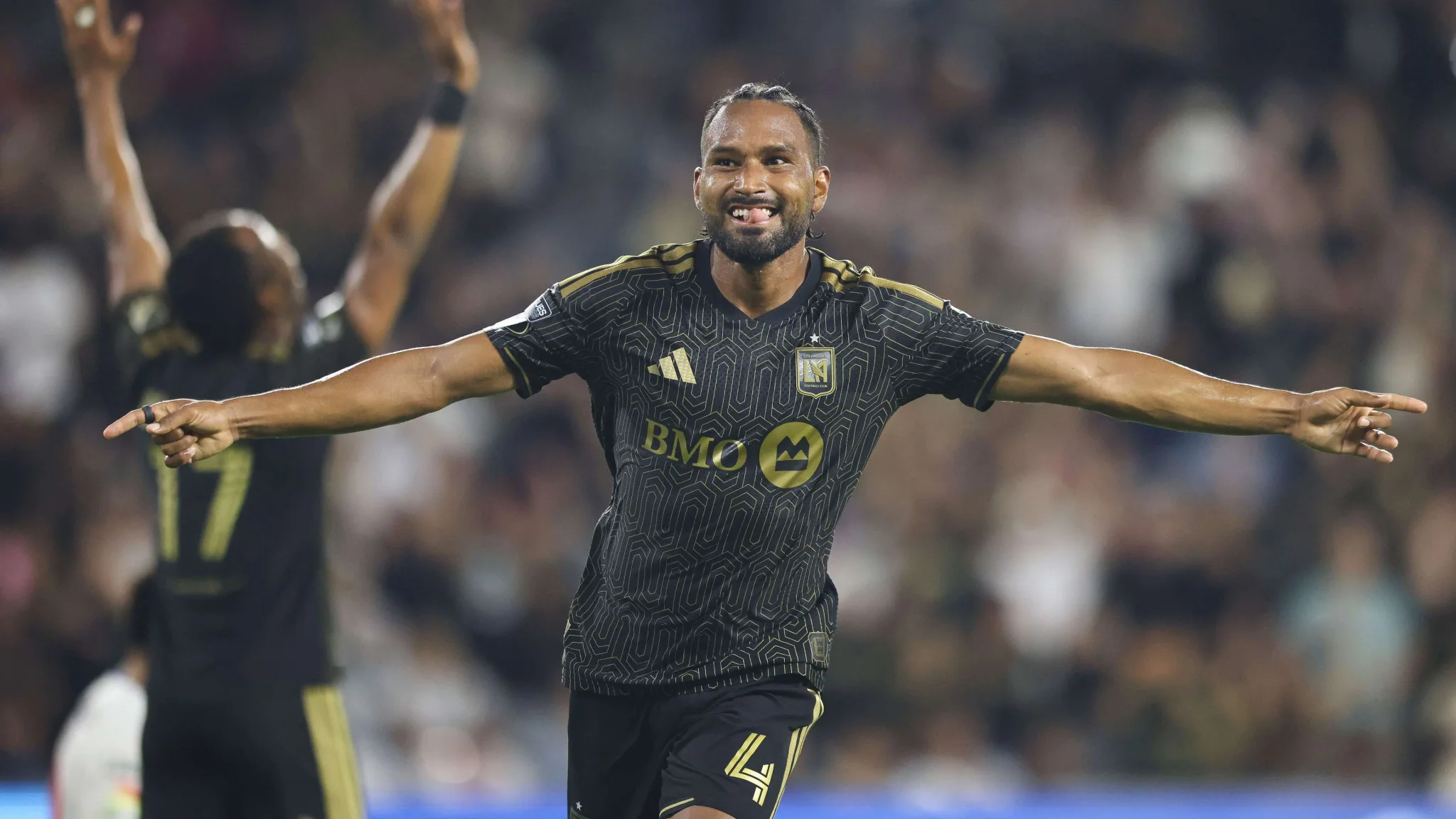 لاعب LAFC يحتفل بهدف الفوز الحاسم في الدقيقة 90 ضمن مباريات Leagues Cup بين أندية MLS وLiga MX.