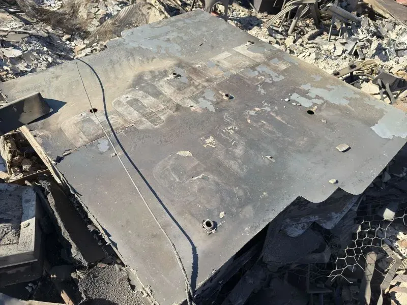 سطح محروق من منزل دمره حريق إيتون، يُظهر بقايا وملامح تاريخ عائلة دكتورة دوروثي لود لويد.