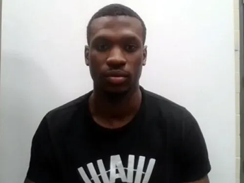 صورة لجون لوك إيفانز، ضابط شرطة من ولاية مين، الذي وافق على مغادرة الولايات المتحدة طواعية بعد اعتقاله من قبل سلطات الهجرة.