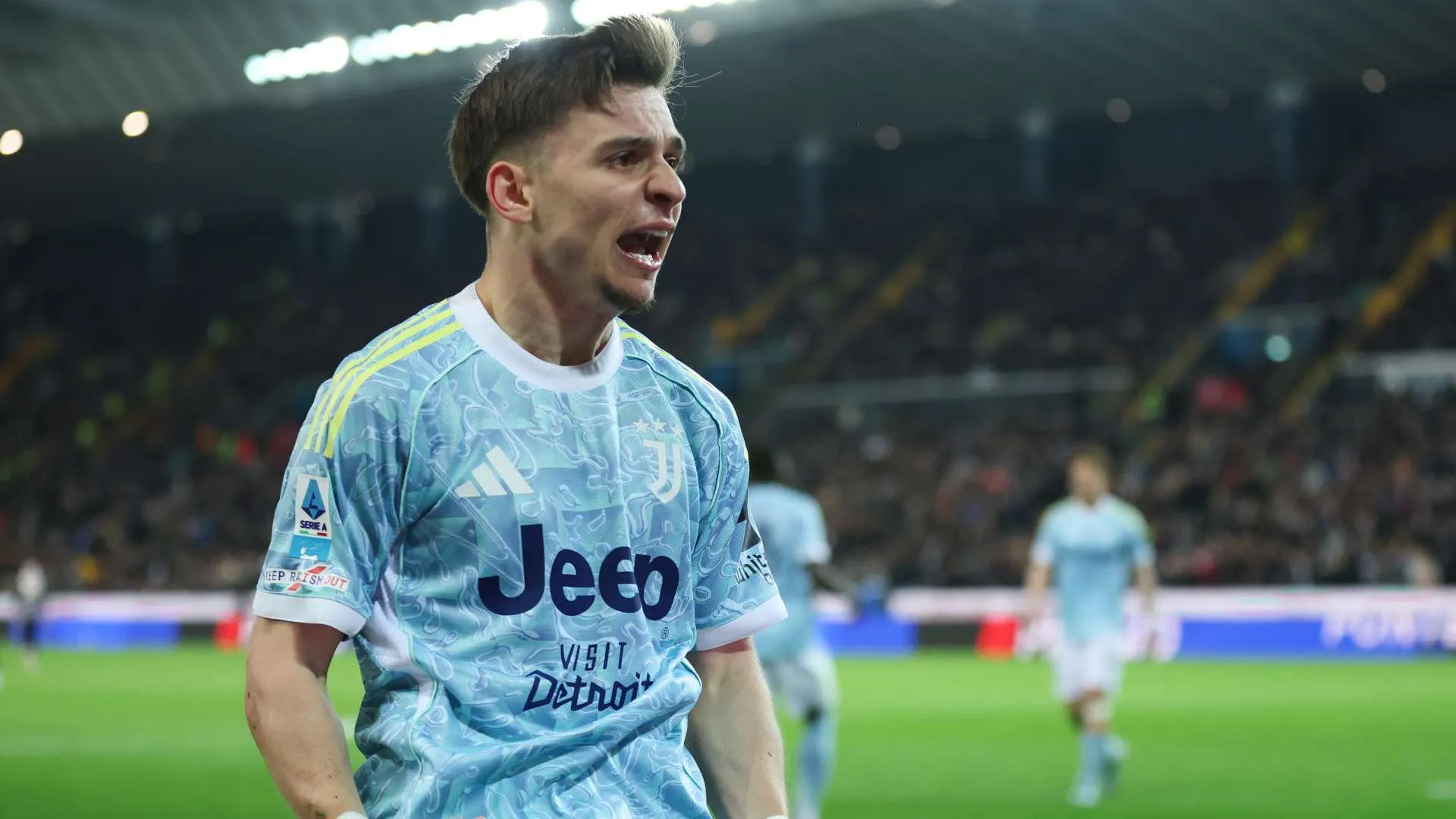 فرانسيسكو كونسيكاو لاعب يوفنتوس يظهر بحماس خلال مباراة في الدوري الإيطالي، وسط تقارير عن اهتمام مانشستر يونايتد بالتعاقد معه.