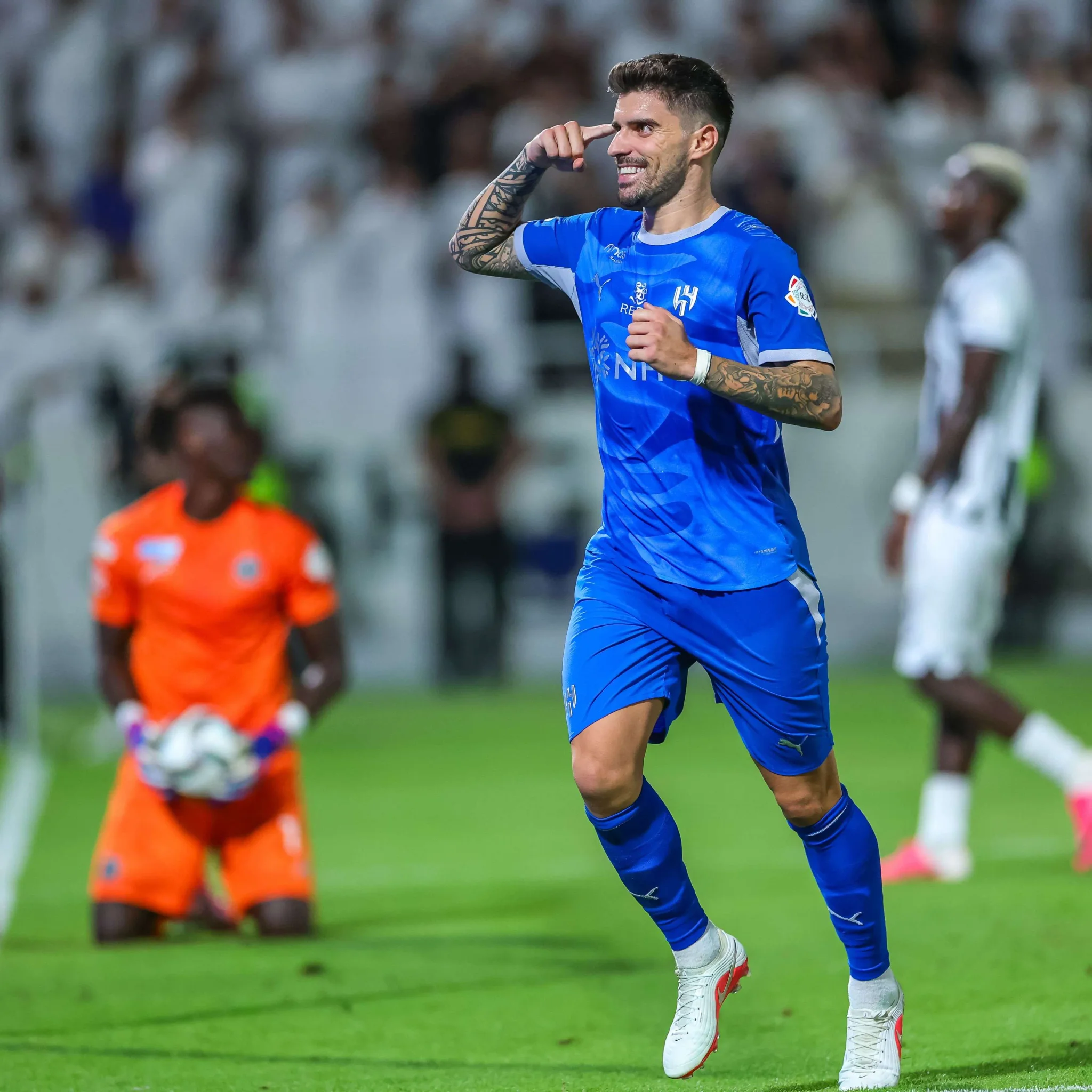 لاعب الهلال يحتفل بهدف في مباراة شباب الهلال ضد NEOM ضمن دوري Joy Elite تحت 21 عاماً بالرياض.