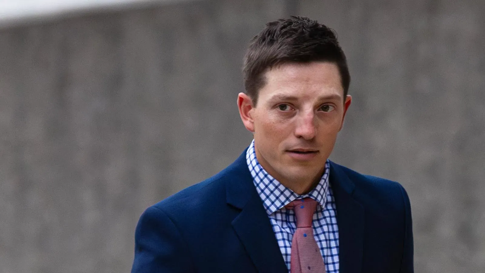 شهادة ضابط شرطة ميشيغان كريستوفر شور في محاكمته بتهمة القتل، حيث يوضح مخاوفه من تعرضه للخطر أثناء مواجهة مع باتريك ليويا.